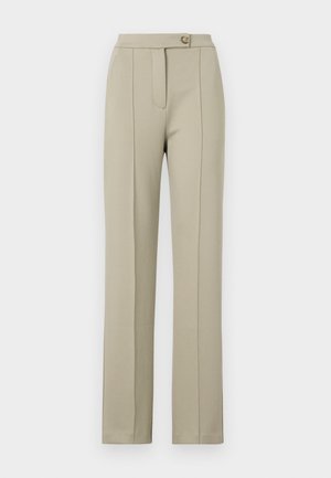 Beige, egyenes szabású, testre szabott nadrág, elöl cipzárral, egy gombos zárással, és finoman gyűrt vonalakkal az elülső lábszáron.