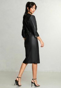 Lipsy REGULAR FIT - MIDI - Särkkleit - black