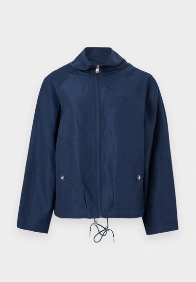 Marineblaue Jacke mit Reißverschluss, hohem Kragen, langen Ärmeln, Fronttaschen mit Druckknöpfen und verstellbarem Kordelzug am Saum.