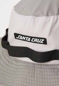 Santa Cruz DARWIN BOONIE HAT UNISEX - Šešir - light grey