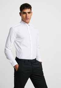 SOLID  - Pluus - white
