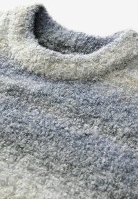- Sweter