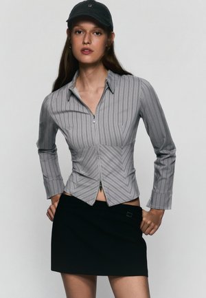 Bershka ZIPPED LONG SLEEVE - Bluza z gumbi - grey