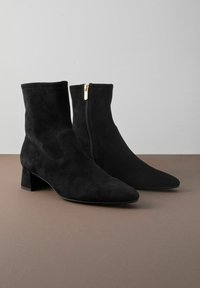 Non sélectionné, new black suede