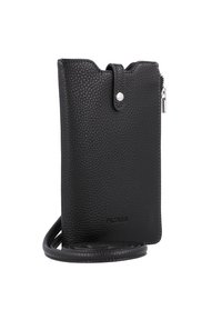 Pochette en cuir noir à porter en bandoulière avec une finition texturée. Dotée d'une fermeture à pression, d'une poche zippée sur le côté et d'une sangle amovible. Nom de la marque visible.