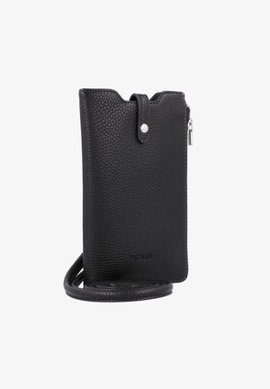Pochette en cuir noir à porter en bandoulière avec une finition texturée. Dotée d'une fermeture à pression, d'une poche zippée sur le côté et d'une sangle amovible. Nom de la marque visible.