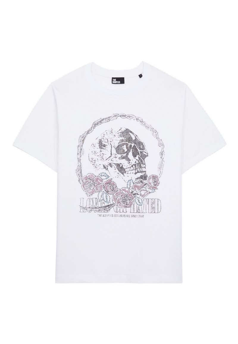 Camiseta de algodón blanca con un diseño gráfico que presenta una calavera rodeada de rosas y el texto "AMOR O ODIADO" en impresión negra y plateada.