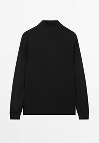 Sort langærmet trøje med flad krave, ribbede manchetter og kant. Glat tekstur og tætsiddende design uden synlige mønstre eller detaljer.