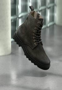 Selezionato, warm grey