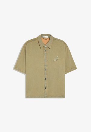 Bershka, SHORT SLEEVE BOXY FIT WITH RAISED TEXTURE - SHIRT - Chemise - khaki