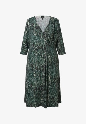 Groene en zwarte met patroon gewikkelde jurk met een V-hals, 3/4 mouwen en een vloeiende silhouet. Gemaakt van zachte stof met een gladde textuur.