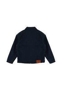 Granatowa kurtka z klasycznym kołnierzem, długimi rękawami i brązową skórzaną metką marki na dolnej lewej części pleców. Gładka tekstura, dopasowany krój.