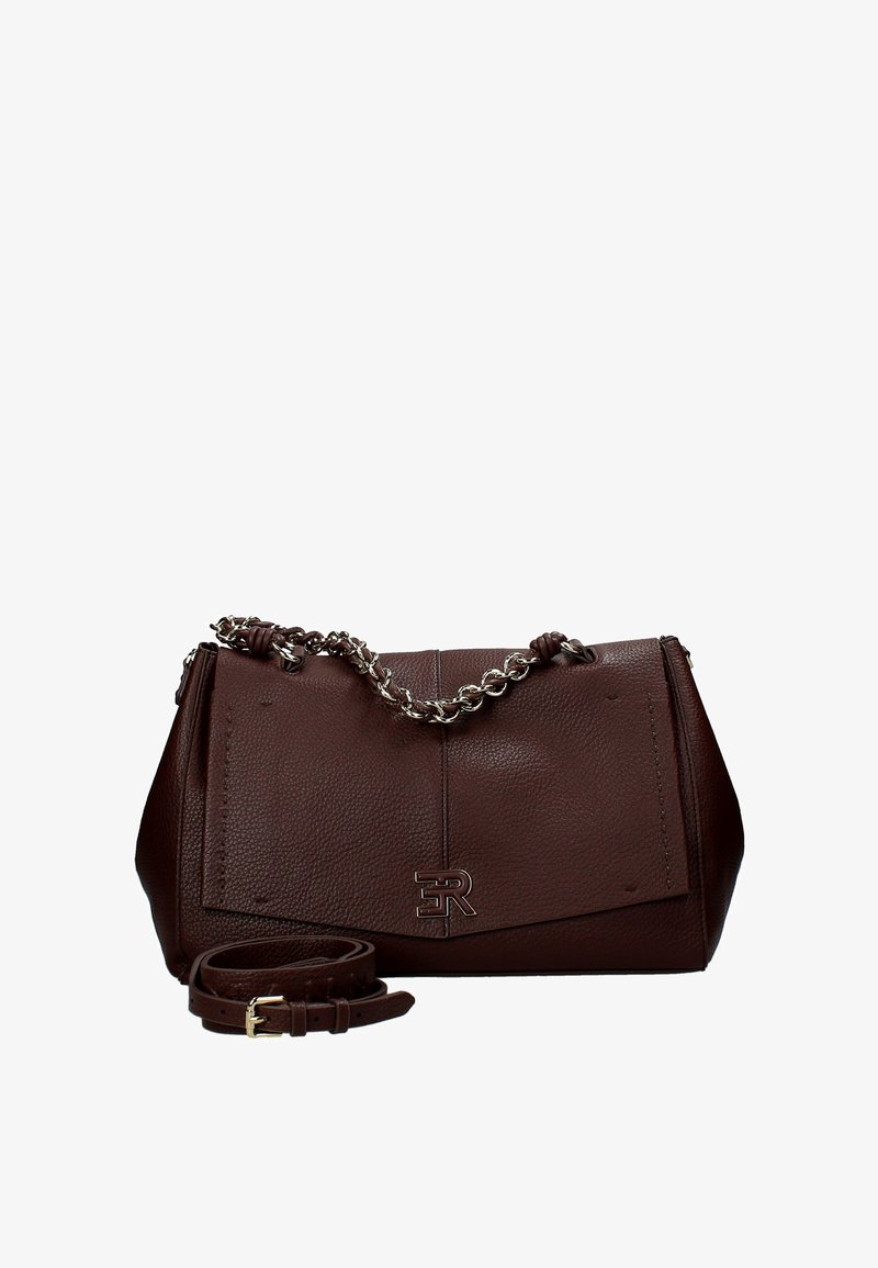 Borsa a mano in pelle marrone con finitura testurizzata, dotata di tracolla in catena argentata, di una tracolla in pelle removibile e di un dettaglio con logo impresso.