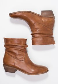 Steven New York SHRAMMIE - Stiefelette - cognac