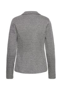 Blazer a righe grigie e nere; presenta un colletto a rever, maniche lunghe e un design aderente, con un tessuto strutturato e una silhouette su misura.