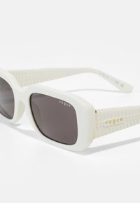 VOGUE Eyewear Akiniai nuo saulės - full ivory/black smoke