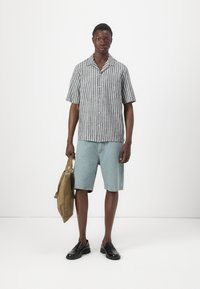 Thumbnail Image 3