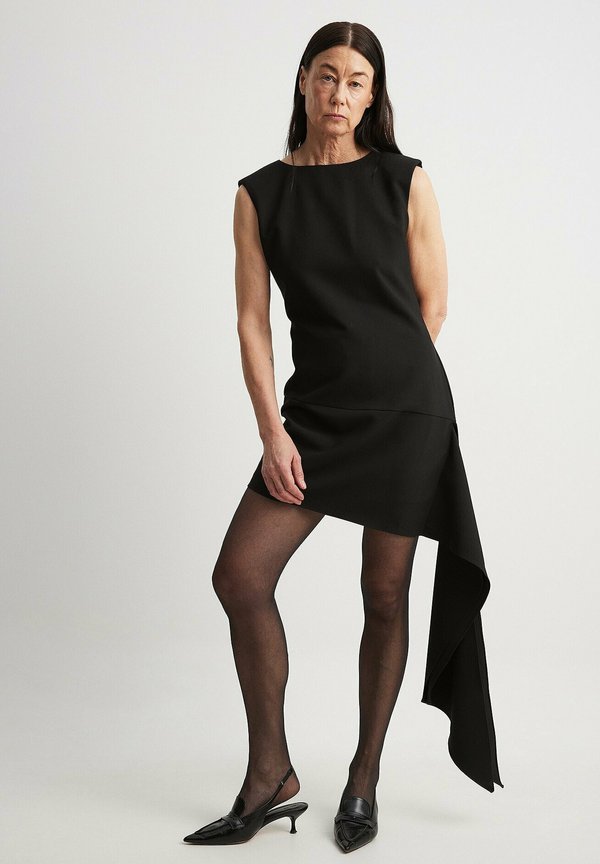 MIT SCHLEPPEN-DETAIL - Maxikleid