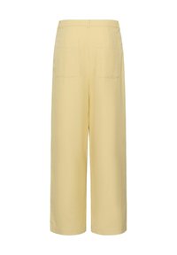 Pantalon large jaune taille haute avec deux poches plaquées arrière, vu de dos sur un fond blanc.