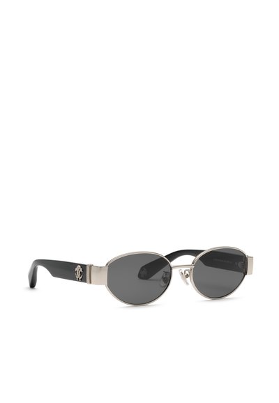 Lunettes de soleil ovales noires avec monture en métal argenté et branches noires avec un petit emblème décoratif argenté de chaque côté.