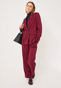 Tamaris Stringate - merlot