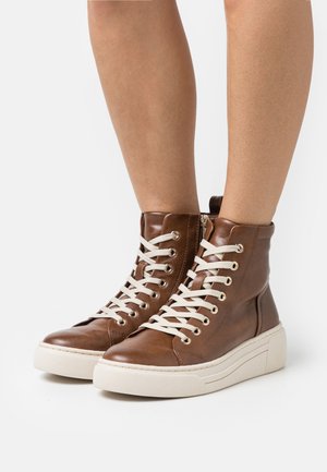 High-top trainers - cognac