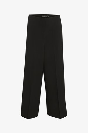 Mustadest kangast culotte'd, millel on laiad sääred, nähtamatud taskud ja lame vöökoht koos logo sildiga.