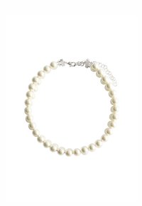 Perlenkette mit runden, weißen Perlen mit glatten Oberflächen, verbunden durch silberne Beschläge und einer verstellbaren Kette für die Länge.