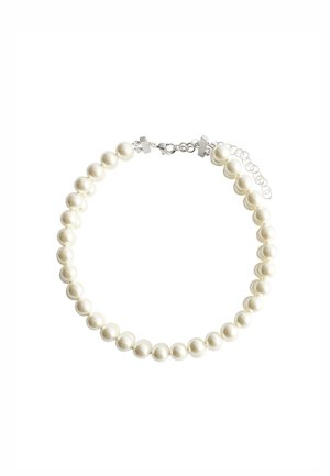 Perlenkette mit runden, weißen Perlen mit glatten Oberflächen, verbunden durch silberne Beschläge und einer verstellbaren Kette für die Länge.