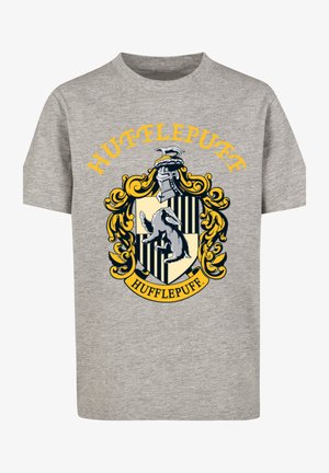 Maglietta grigia con stemma giallo e nero di Hufflepuff raffigurante un tasso, decorazioni floreali, un elmo da cavaliere e la scritta "HUFFLEPUFF".