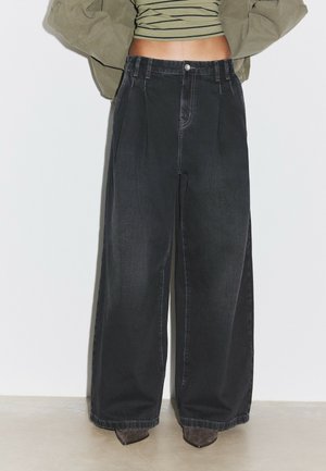 Stradivarius, PLEATED WIDE-LEG JEANS - Coupe large - mottled light grey