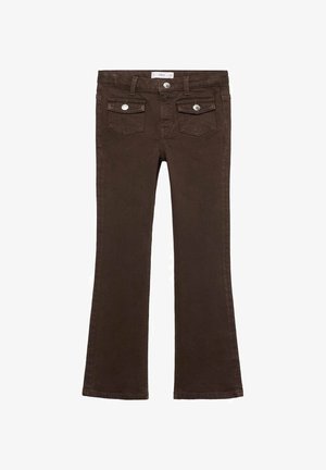Pantalon marron évasé avec poches à rabat avant et boutons argentés, doté de passants pour ceinture et d'une fermeture à bouton sur le devant.