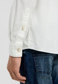 s.Oliver REGULAR - Hemd - weiß