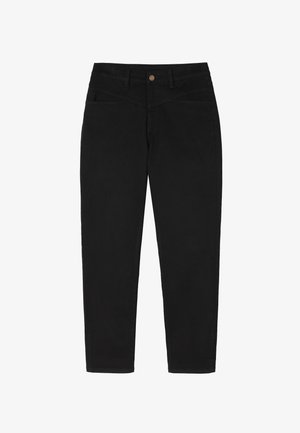 Melnas džinsu bikses ar šauru piegriezumu, klasisku piecu kabatu dizainu un metāla pogu jostā. Aknceri uz kabatām.