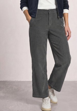 Street One, MID WAIST STRAIGHT LEG HOSE MIT KNÖPFEN - Pantalon classique - gravel grey