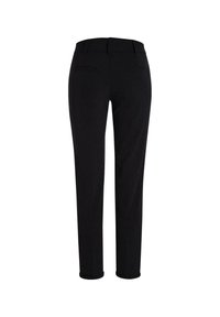 Czarne spodnie o slim fit, wykonane z gładkiego materiału, z dwiema tylnymi kieszeniami i pasem bez widocznych elementów metalowych.