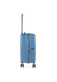 Maleta rígida de tamaño cabina en azul claro mate. Cuenta con un asa telescópica, dos ruedas y un cierre de doble cremallera.