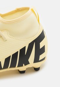 Nike Performance JR MERCURIAL CLUB FG/MG UNISEX - Botines de fútbol para terreno firme - lemonade/black
