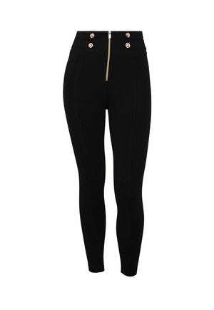 Pantalones negros ajustados de talle alto con cremallera frontal y cuatro botones dorados decorativos en la cintura.