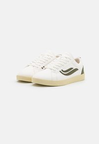 Genesis Footwear HELÁ CORNWASTE UNISEX - Sapatilhas - white/olive