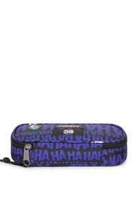 Astuccio viola e nero con motivo "HA", chiusura a zip, dettagli grafici e logo sul lato, realizzato in tessuto resistente.