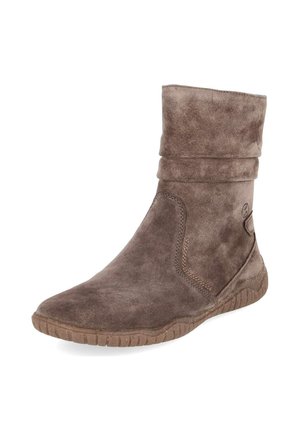 Bota marrón de ante hasta media caña con suela de goma y diseño superior holgado, mostrada inclinada hacia la izquierda sobre un fondo blanco.