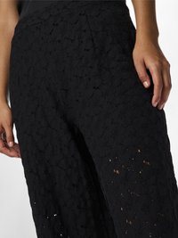 Pieces PCRANESSA STRAIGHT - Stoffhose - black