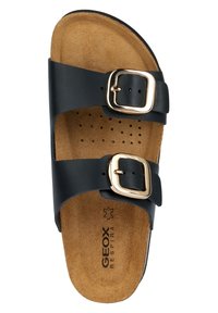 Svarta lädersandaler med två justerbara remmar och guldfärgade spännen. Dämpad korkfotbädd med perforeringar. Geox-logotyp på sulan.