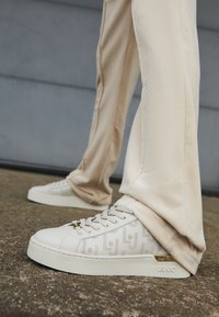 LIU JO SILVIA  - Sapatilhas - milk