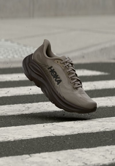 HOKA CLIFTON 11