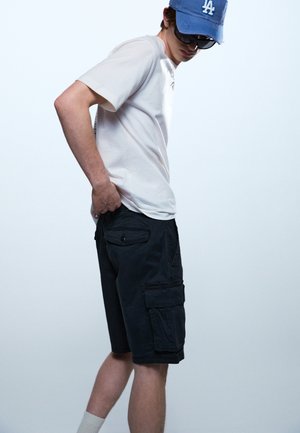 GAP Short - moonless night