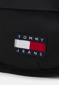 Tommy Hilfiger TJM ESSENTIAL DAILY - Bum bag - black