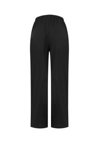 Pantalon noir coupe ample avec taille élastique, jambes droites larges, montré de face sur fond blanc.