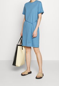 Filippa K Žerzejové šaty - blue